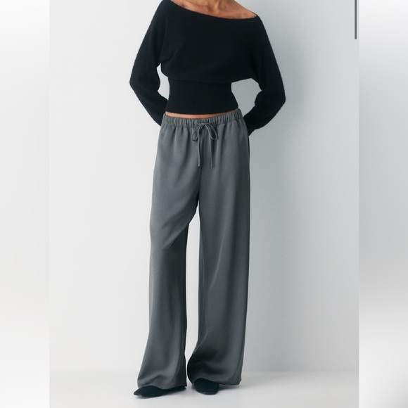 Aritzia Pants - Aritzia Satin Pants Size S NWOT